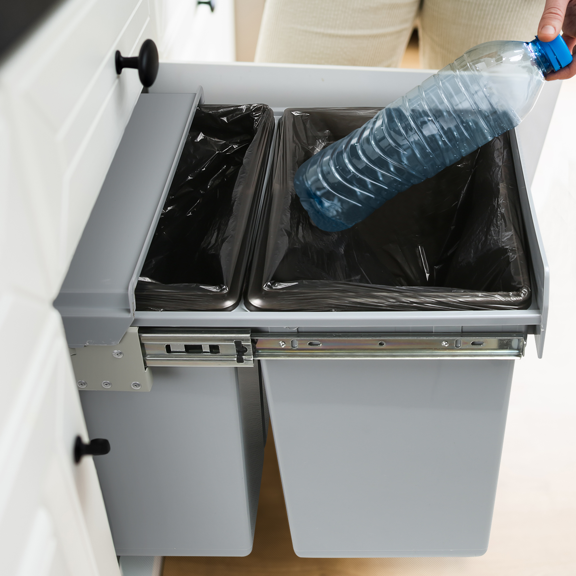 Organiza tu cocina con los cubos de basura extraíbles SPAZIO EVO